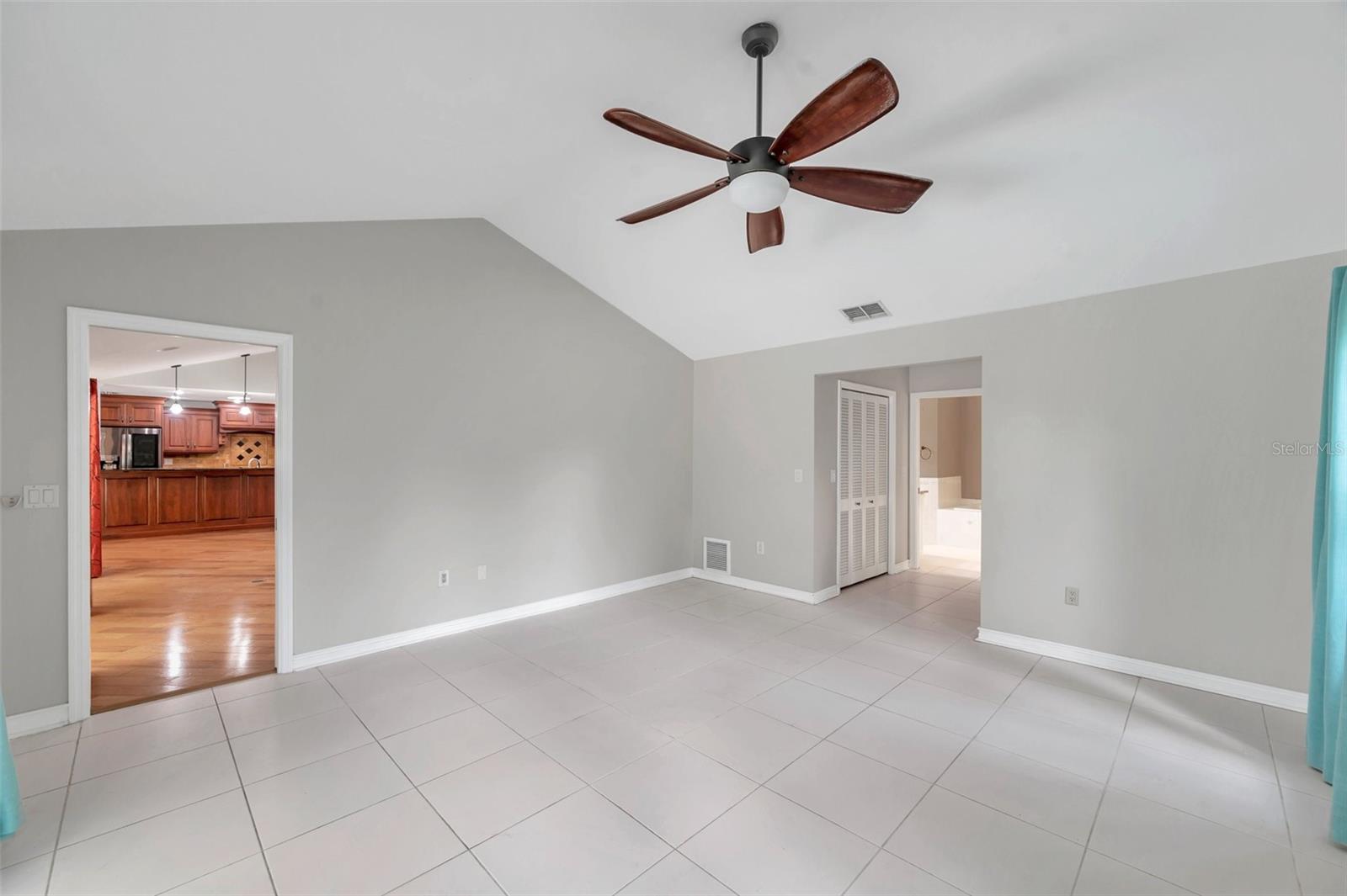 Listing photo id 54 for 1695 Cinnamon Lane