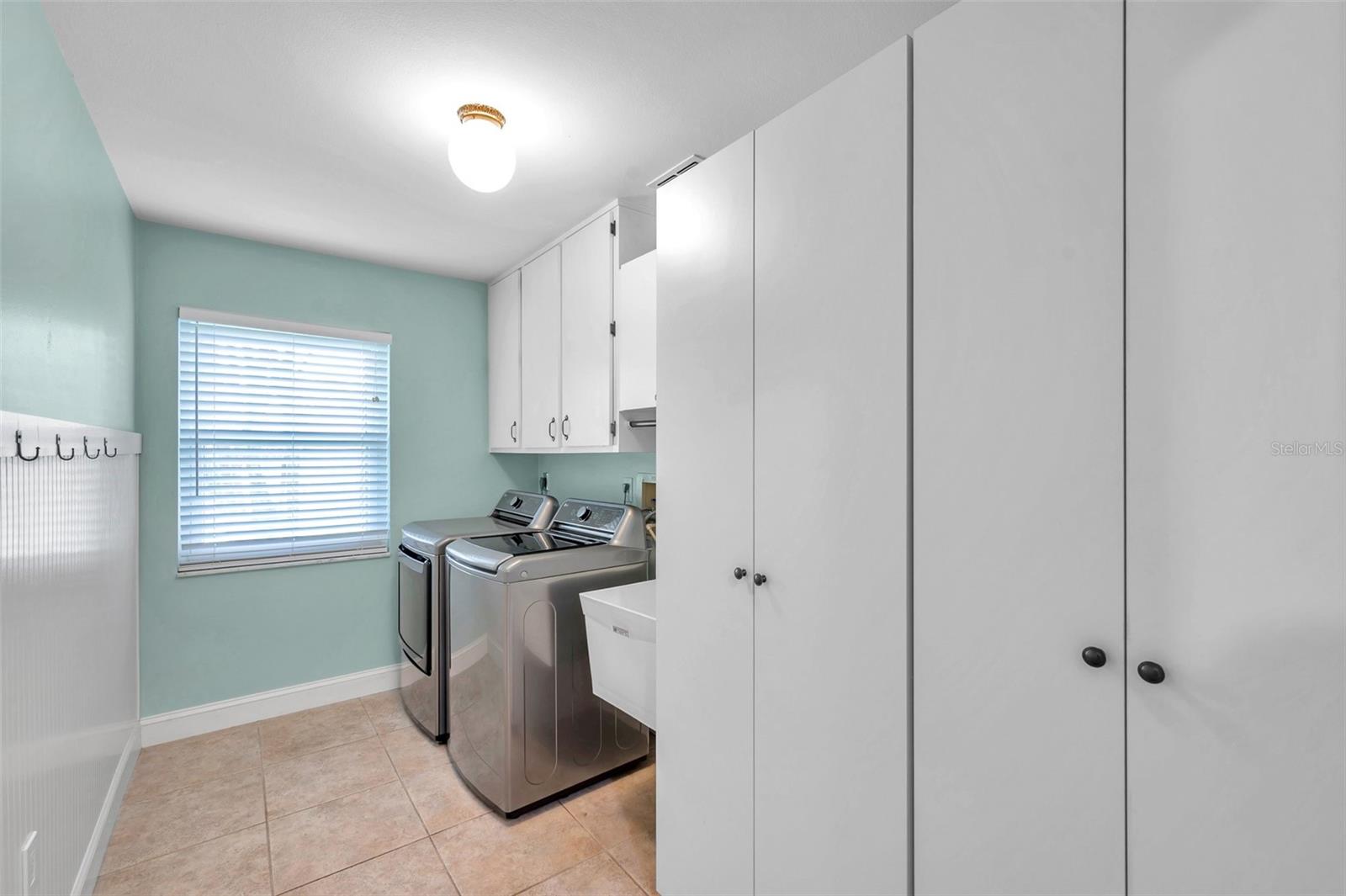 Listing photo id 62 for 1695 Cinnamon Lane
