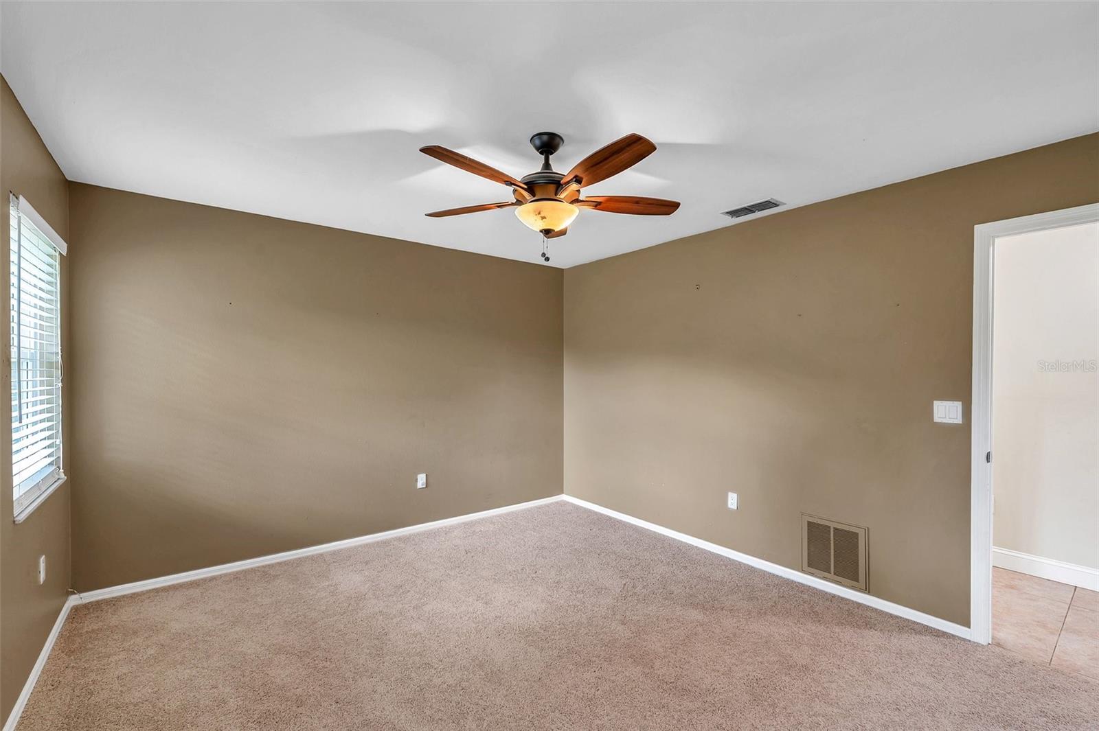 Listing photo id 67 for 1695 Cinnamon Lane