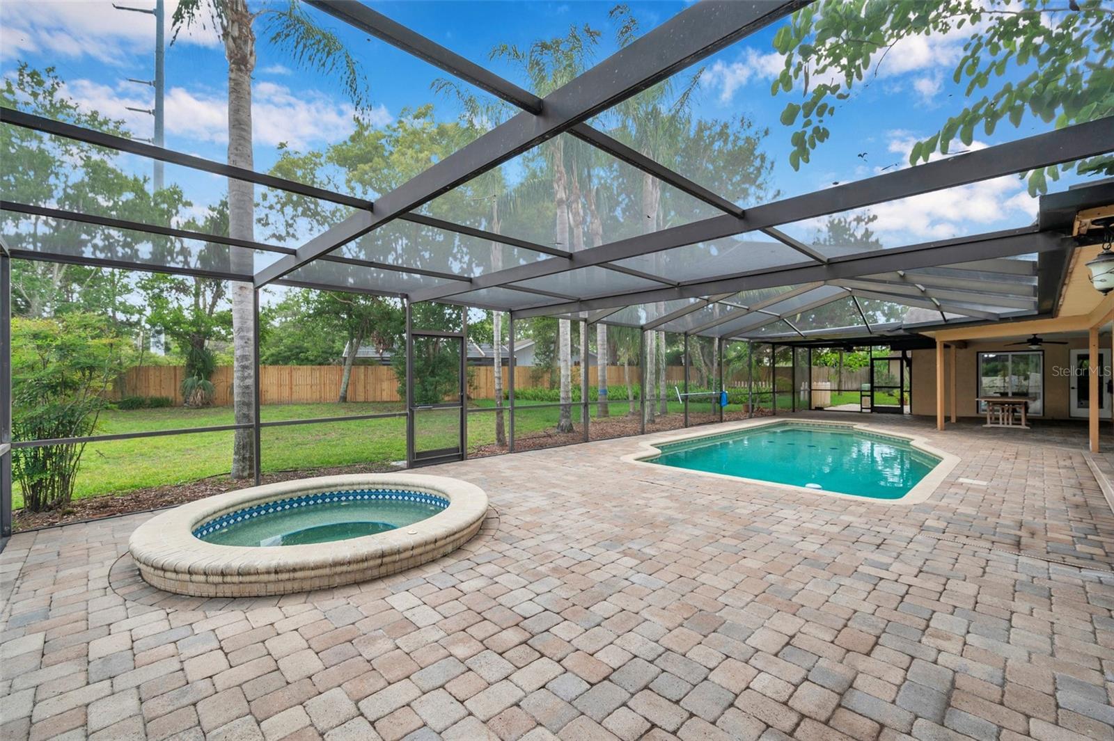 Listing photo id 5 for 1695 Cinnamon Lane