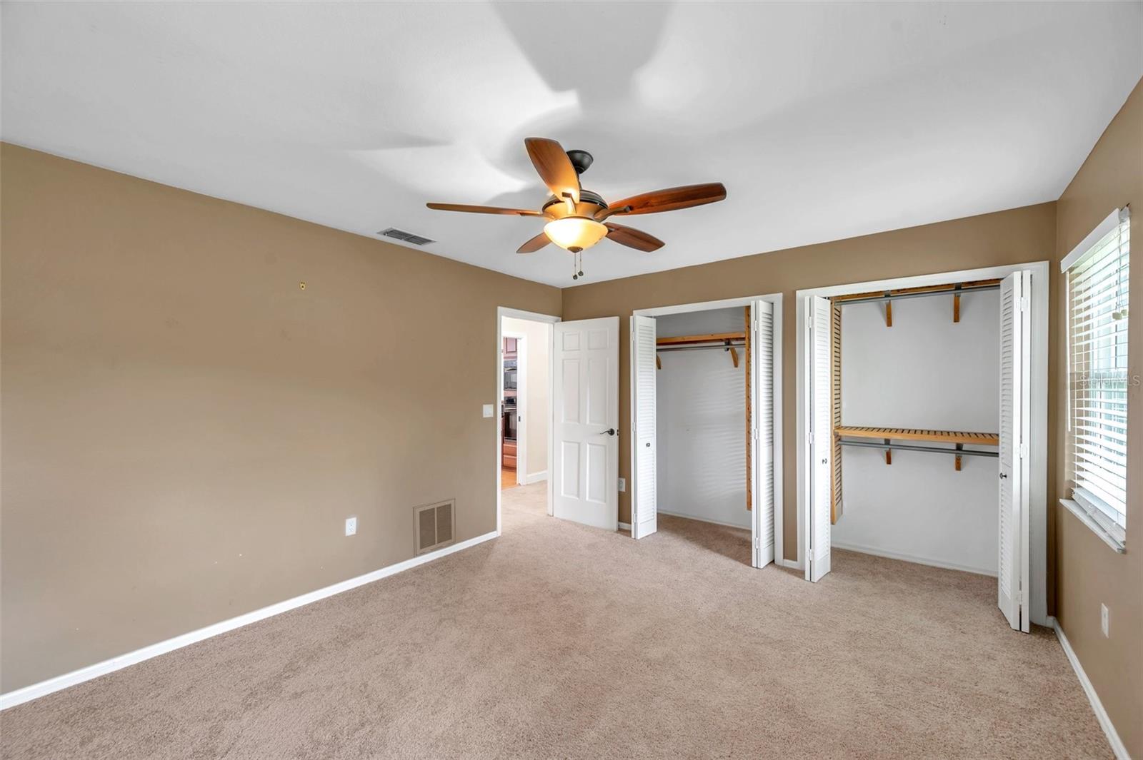 Listing photo id 68 for 1695 Cinnamon Lane