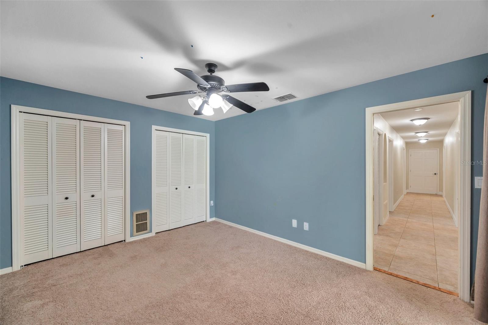 Listing photo id 72 for 1695 Cinnamon Lane