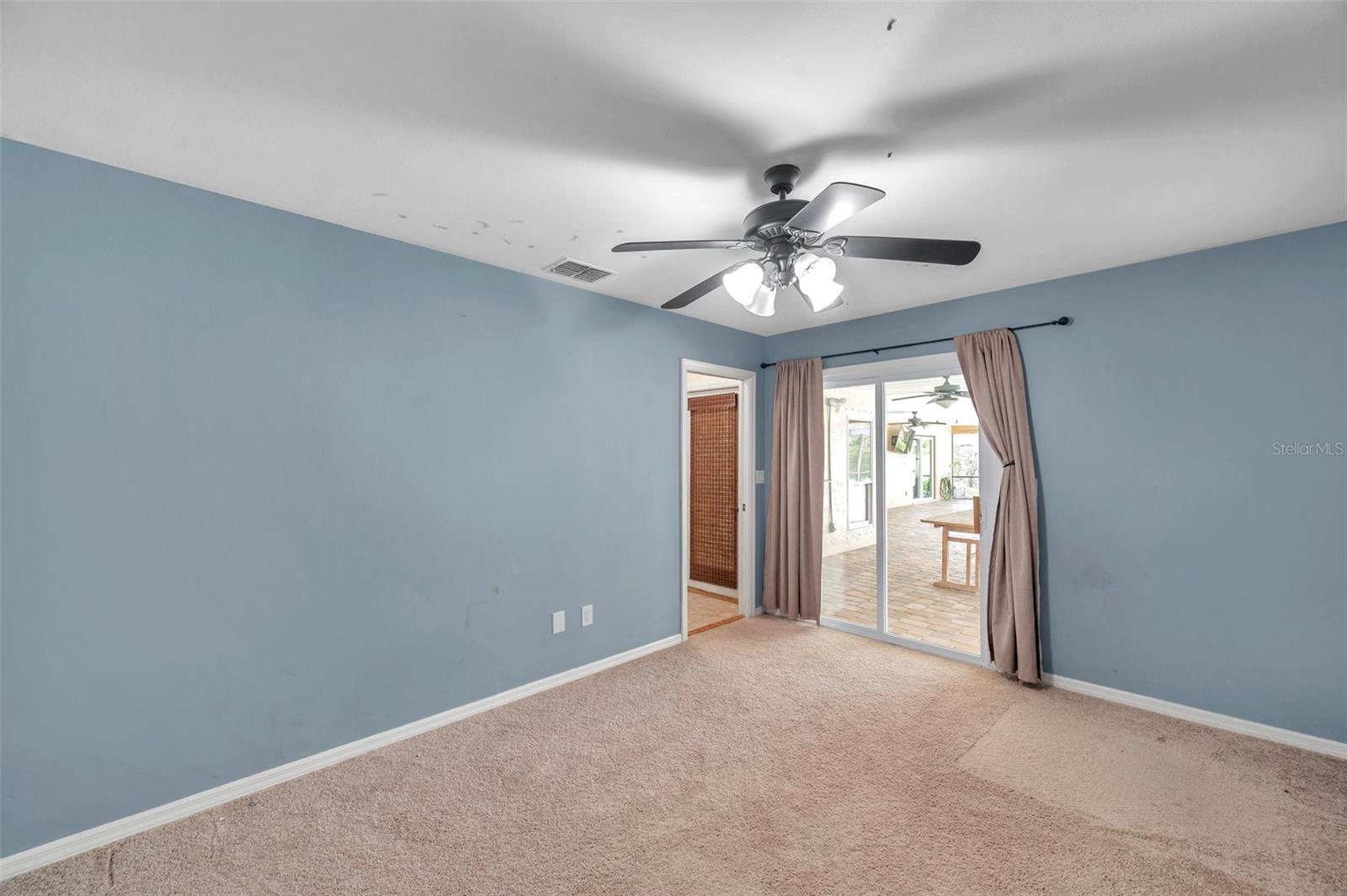 Listing photo id 73 for 1695 Cinnamon Lane