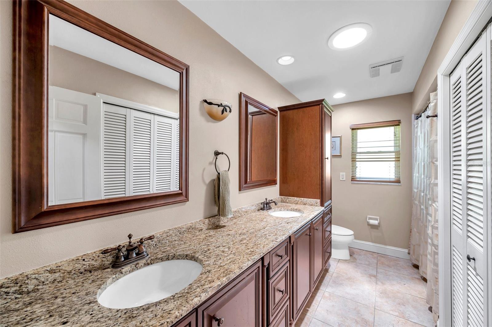 Listing photo id 75 for 1695 Cinnamon Lane
