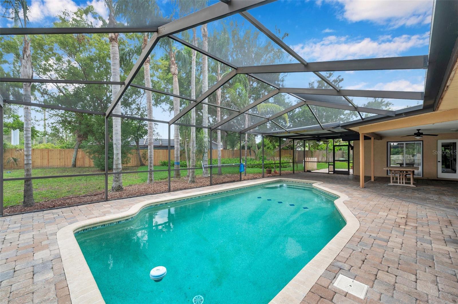 Listing photo id 6 for 1695 Cinnamon Lane