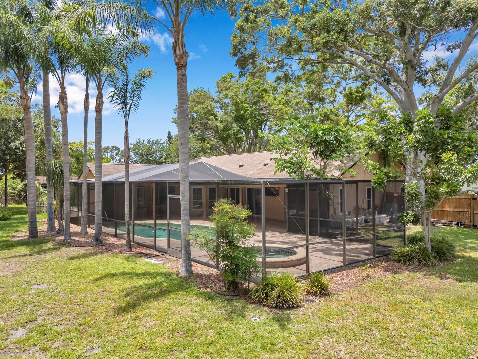 Listing photo id 79 for 1695 Cinnamon Lane