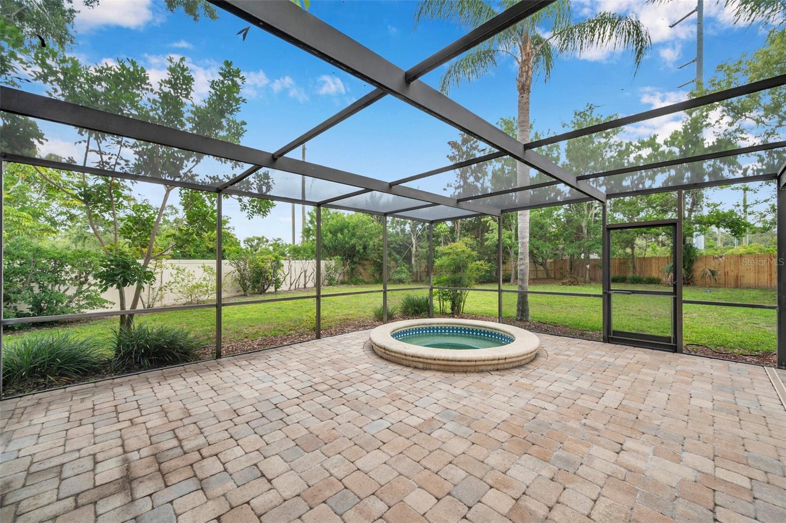 Listing photo id 7 for 1695 Cinnamon Lane