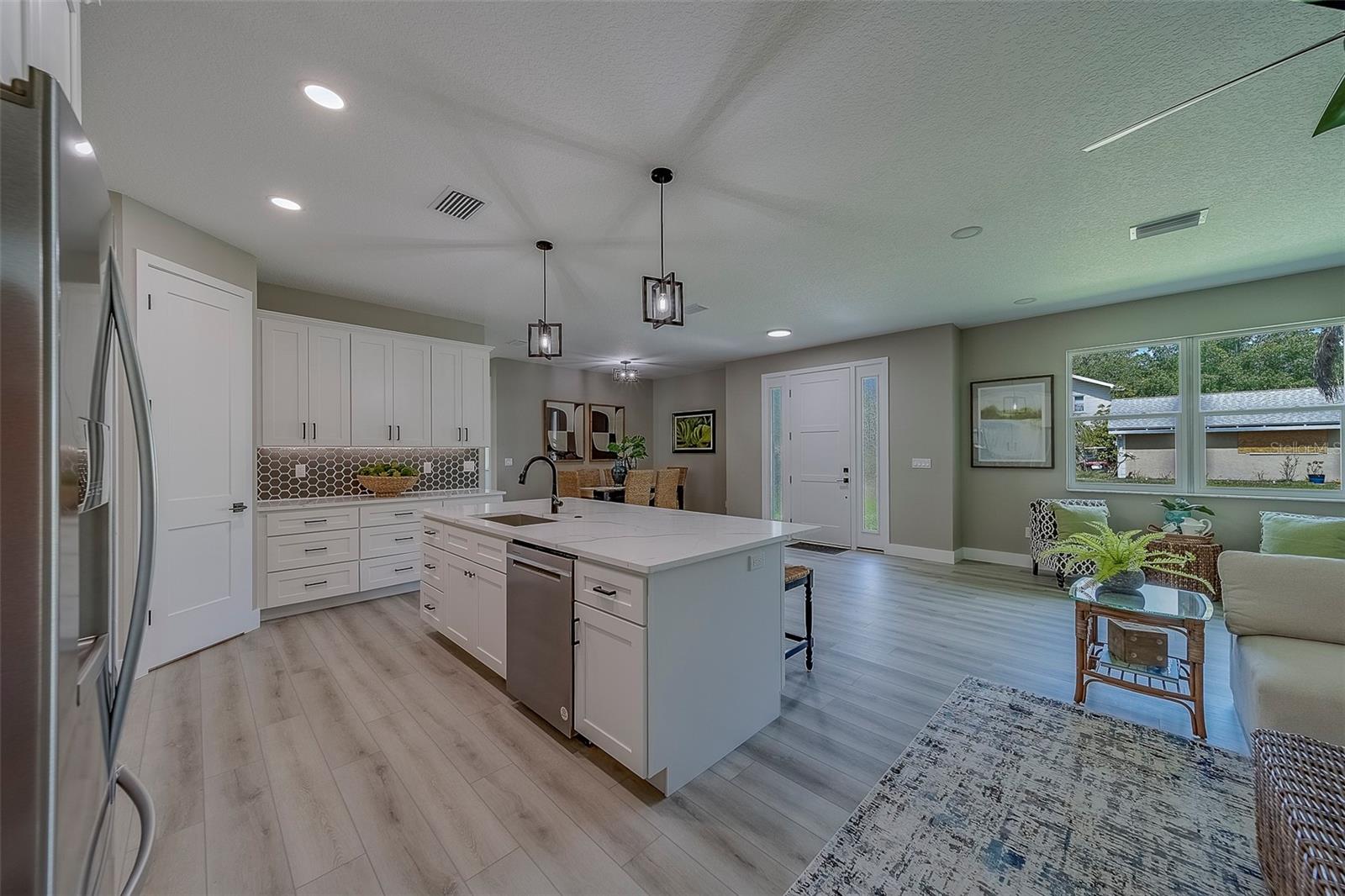 Image 10 of 54 For 102 7th Avenue Se