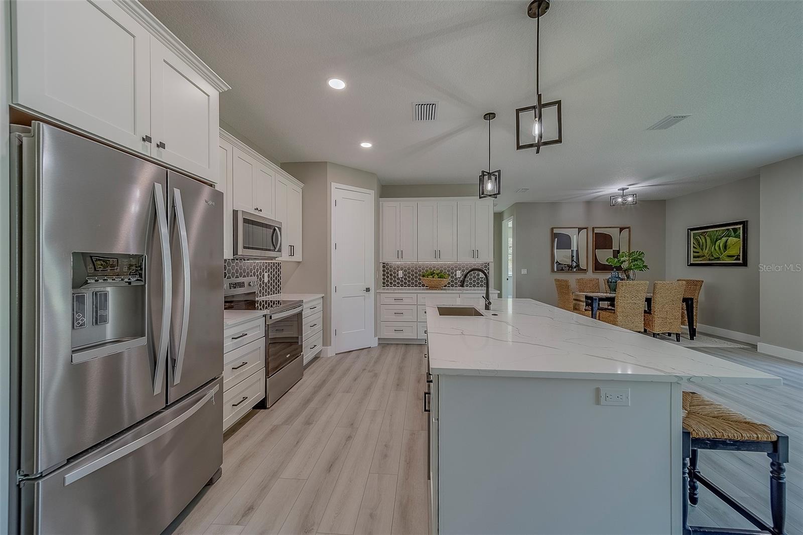 Image 14 of 54 For 102 7th Avenue Se
