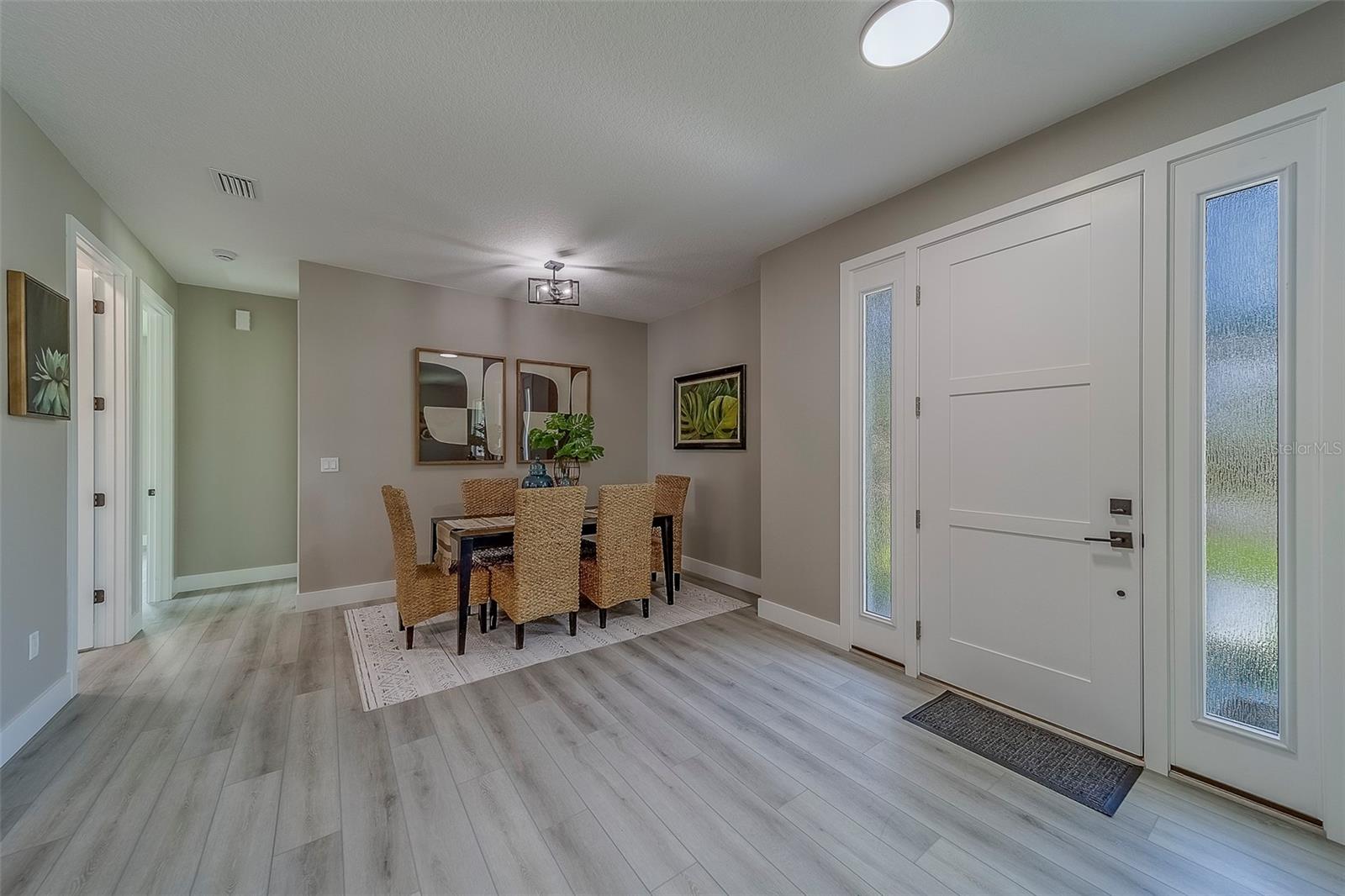 Image 18 of 54 For 102 7th Avenue Se