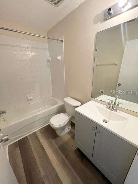 Image 14 of 26 For 7304 Bank Drive