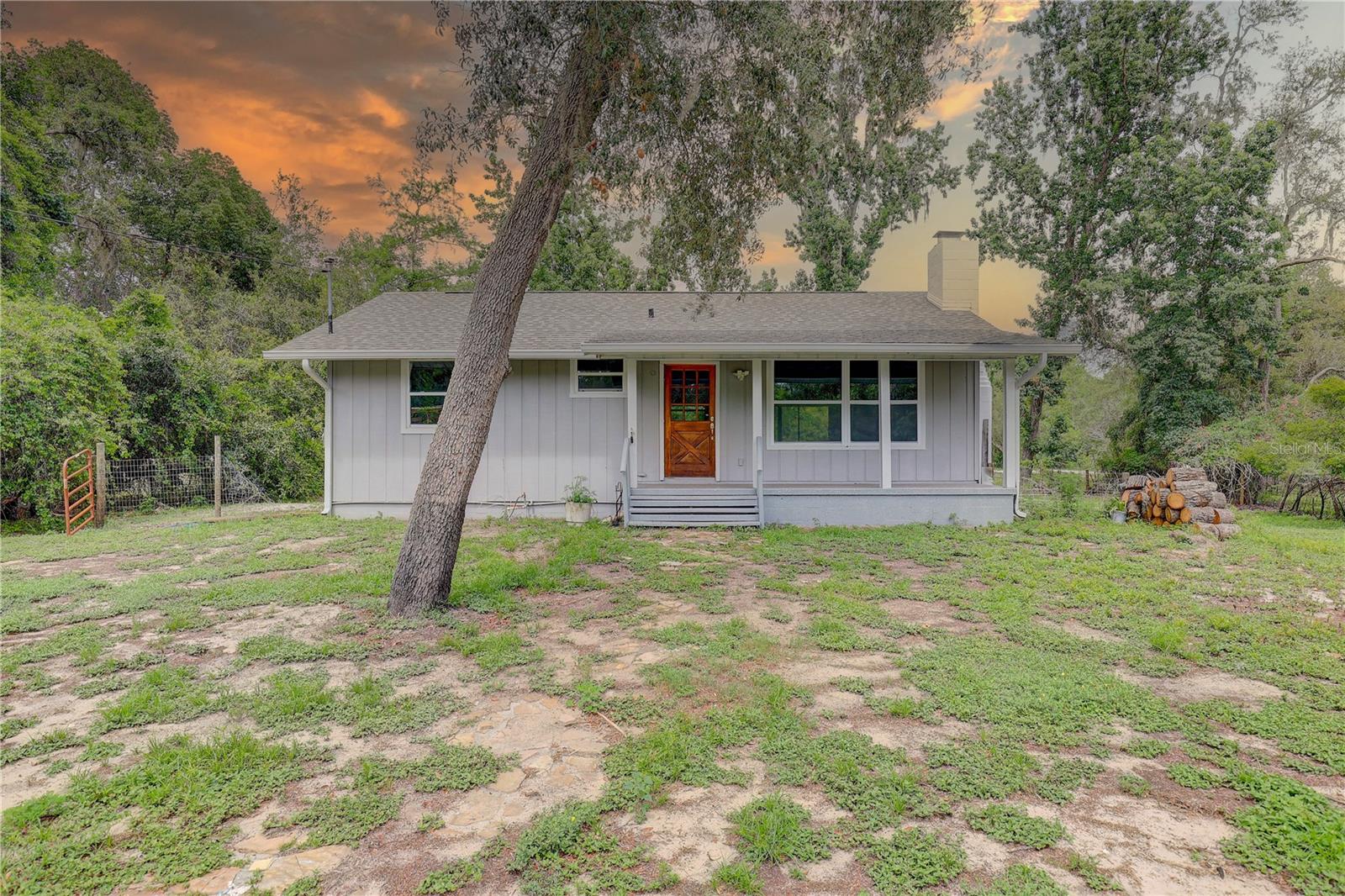 Listing photo id 0 for 5290 Cyril Drive