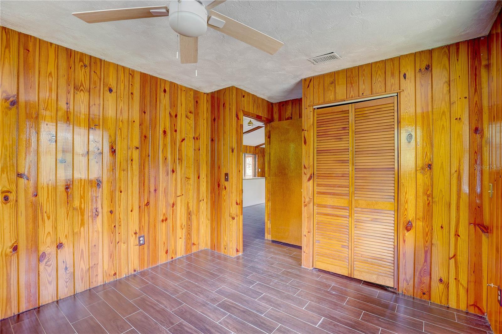 Listing photo id 20 for 5290 Cyril Drive