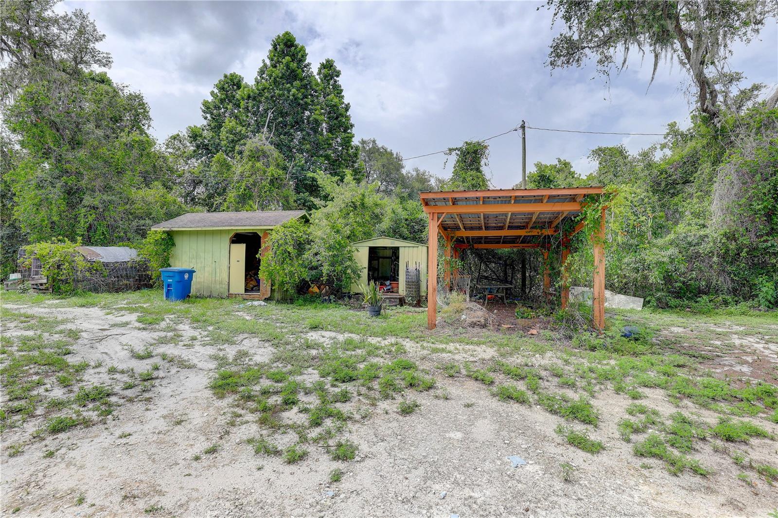 Listing photo id 24 for 5290 Cyril Drive