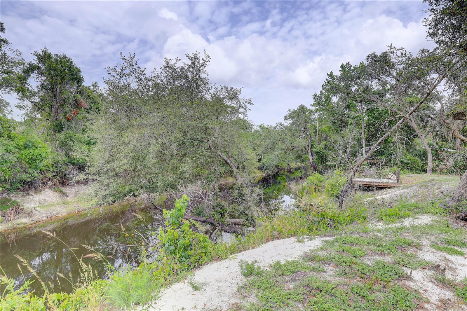 Listing photo id 26 for 5290 Cyril Drive