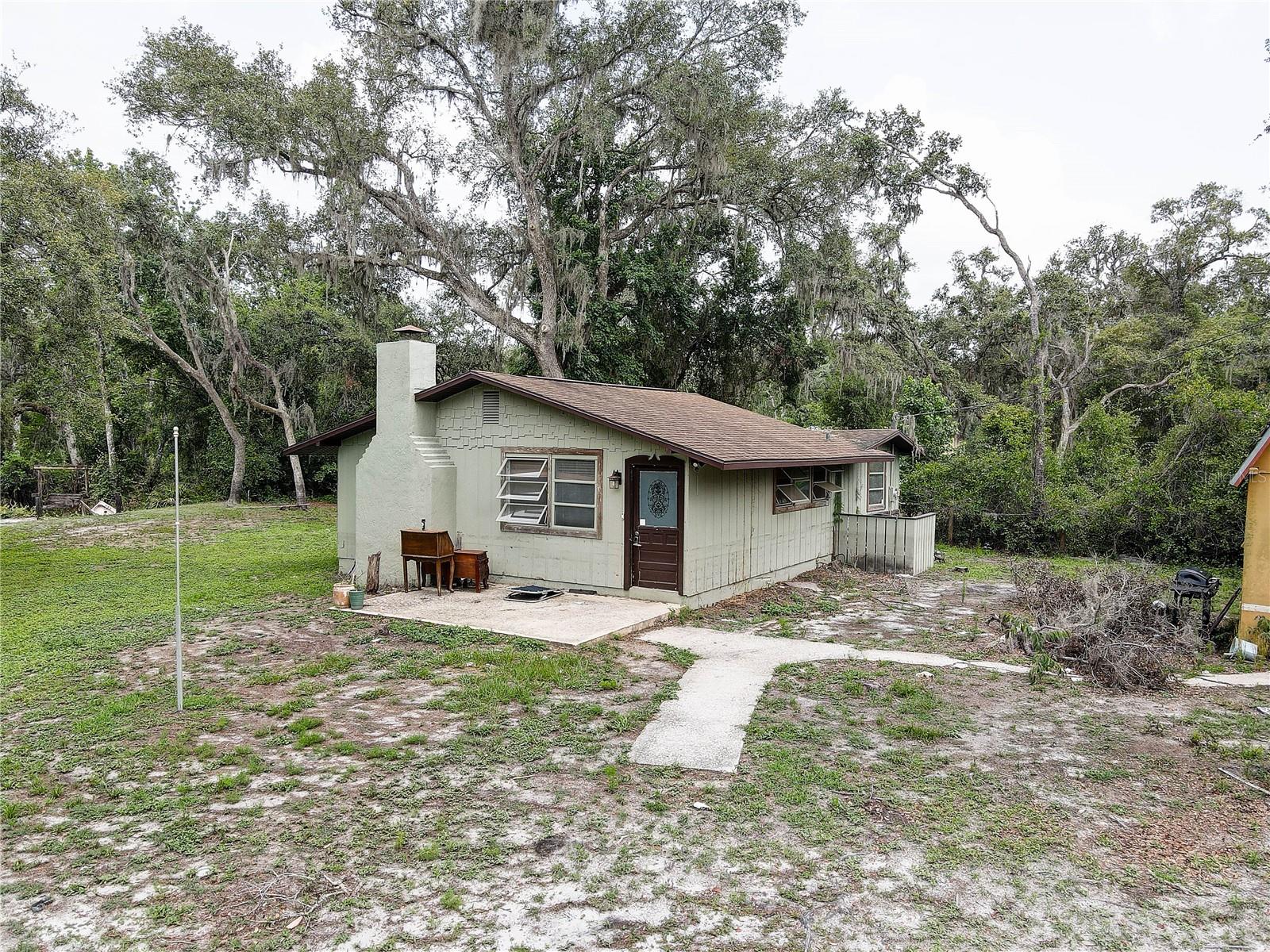 Listing photo id 32 for 5290 Cyril Drive