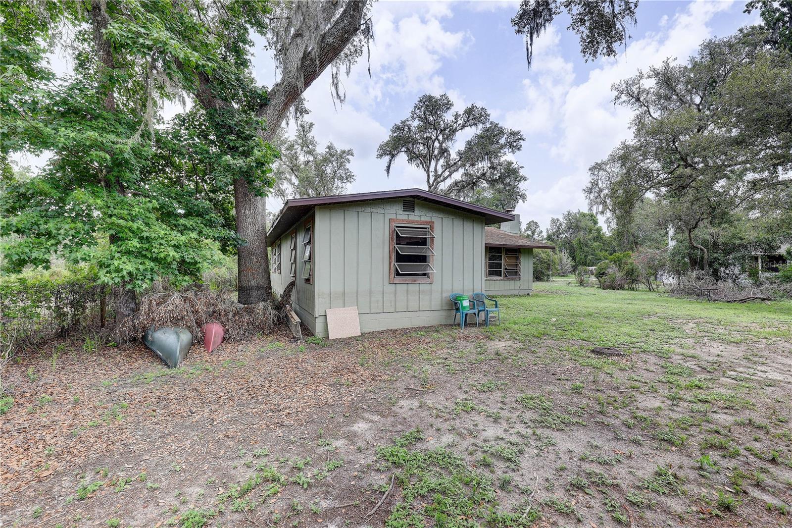 Listing photo id 33 for 5290 Cyril Drive