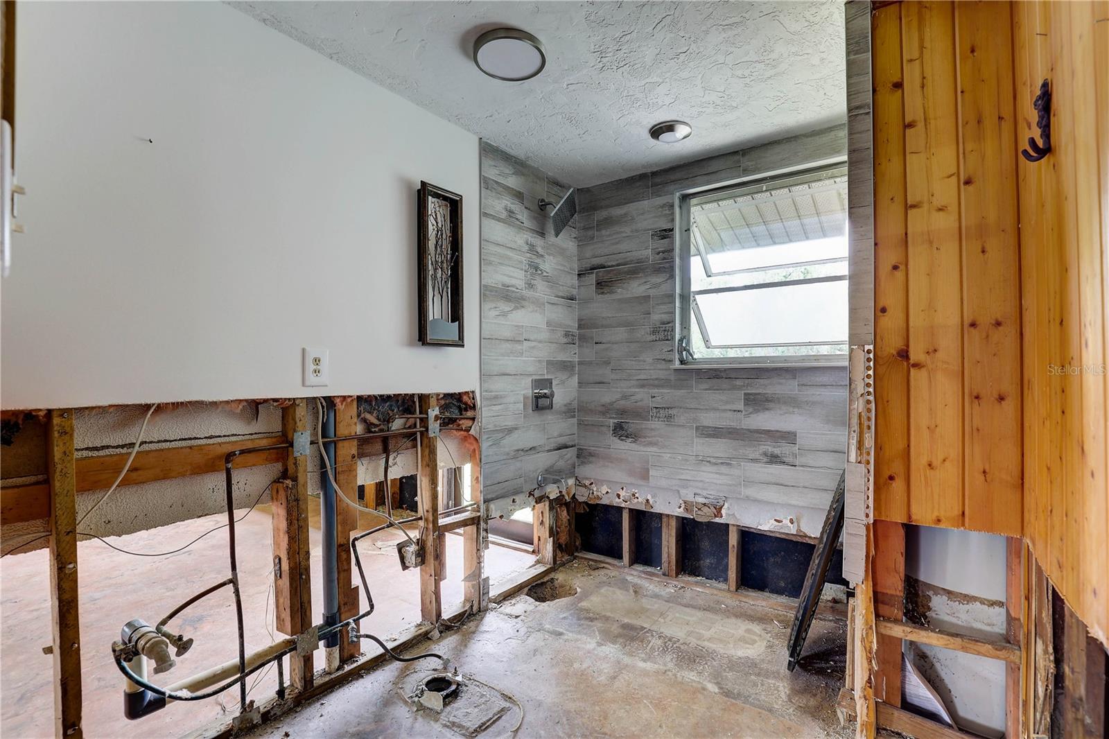 Listing photo id 41 for 5290 Cyril Drive