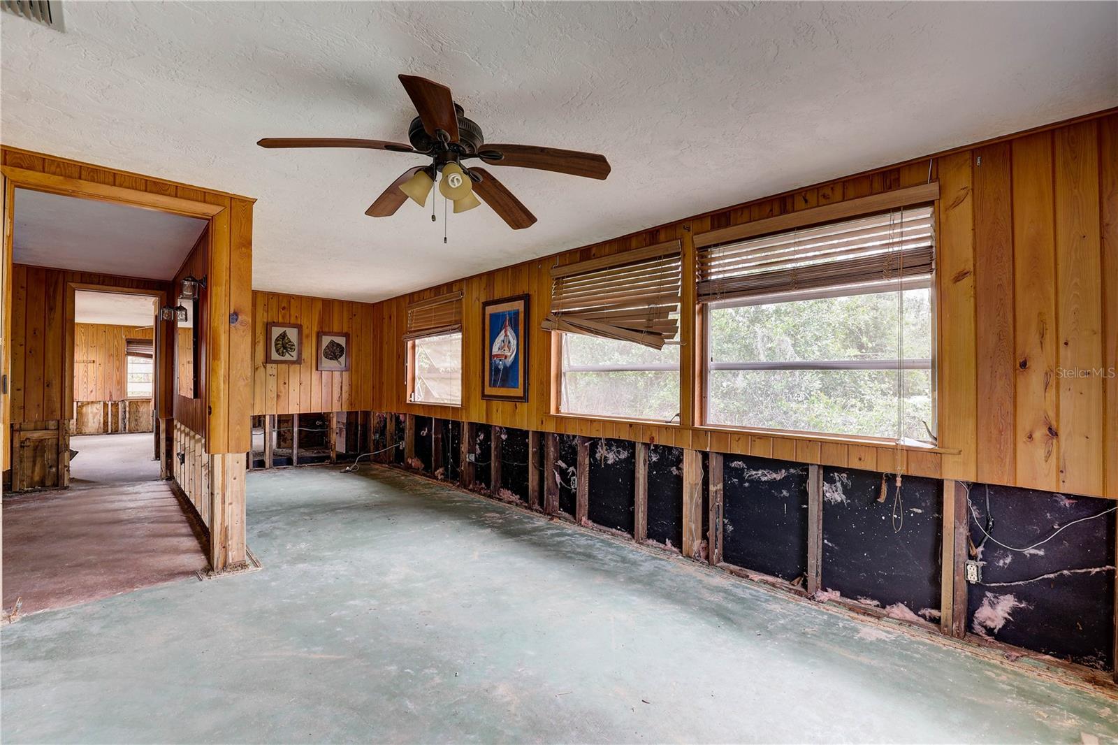 Listing photo id 47 for 5290 Cyril Drive