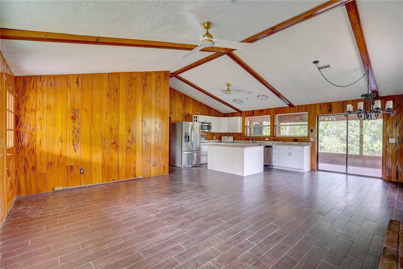 Listing photo id 6 for 5290 Cyril Drive