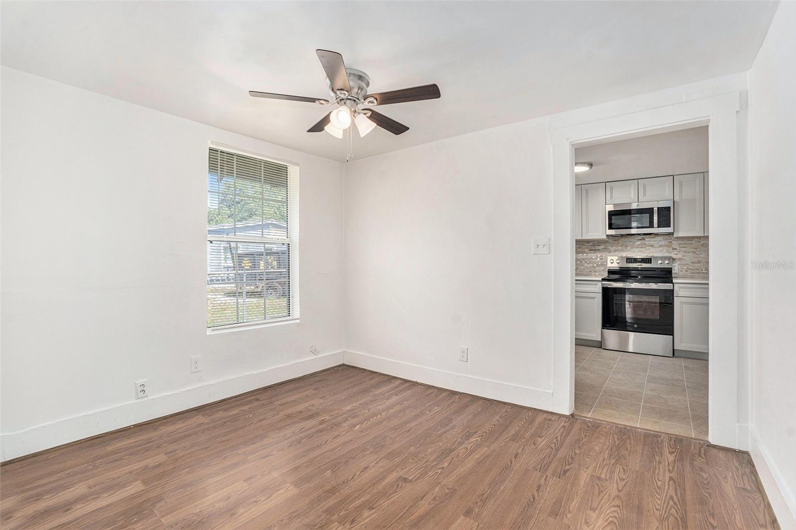 Listing photo id 8 for 3008 Wilder Avenue