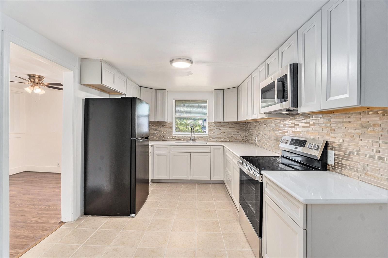 Listing photo id 10 for 3008 Wilder Avenue