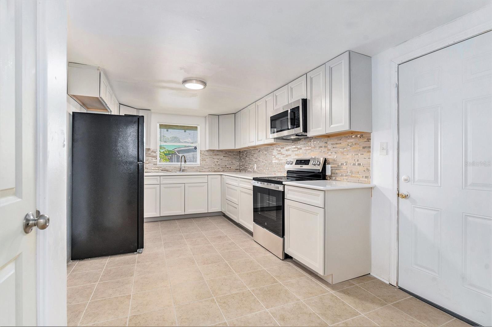 Listing photo id 11 for 3008 Wilder Avenue
