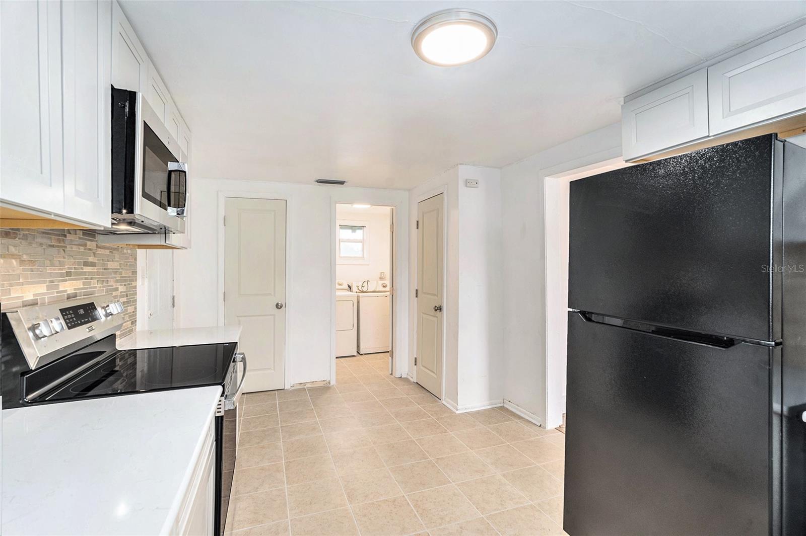Listing photo id 12 for 3008 Wilder Avenue