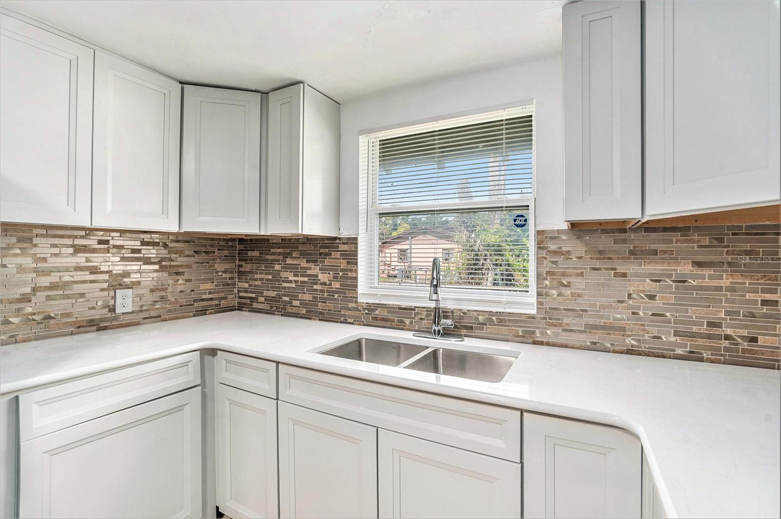 Listing photo id 13 for 3008 Wilder Avenue
