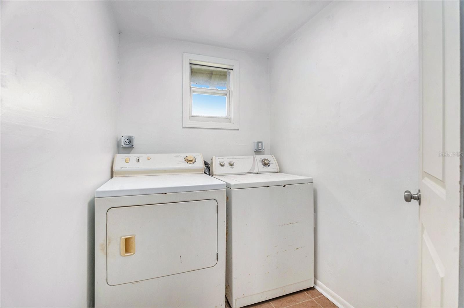 Listing photo id 14 for 3008 Wilder Avenue