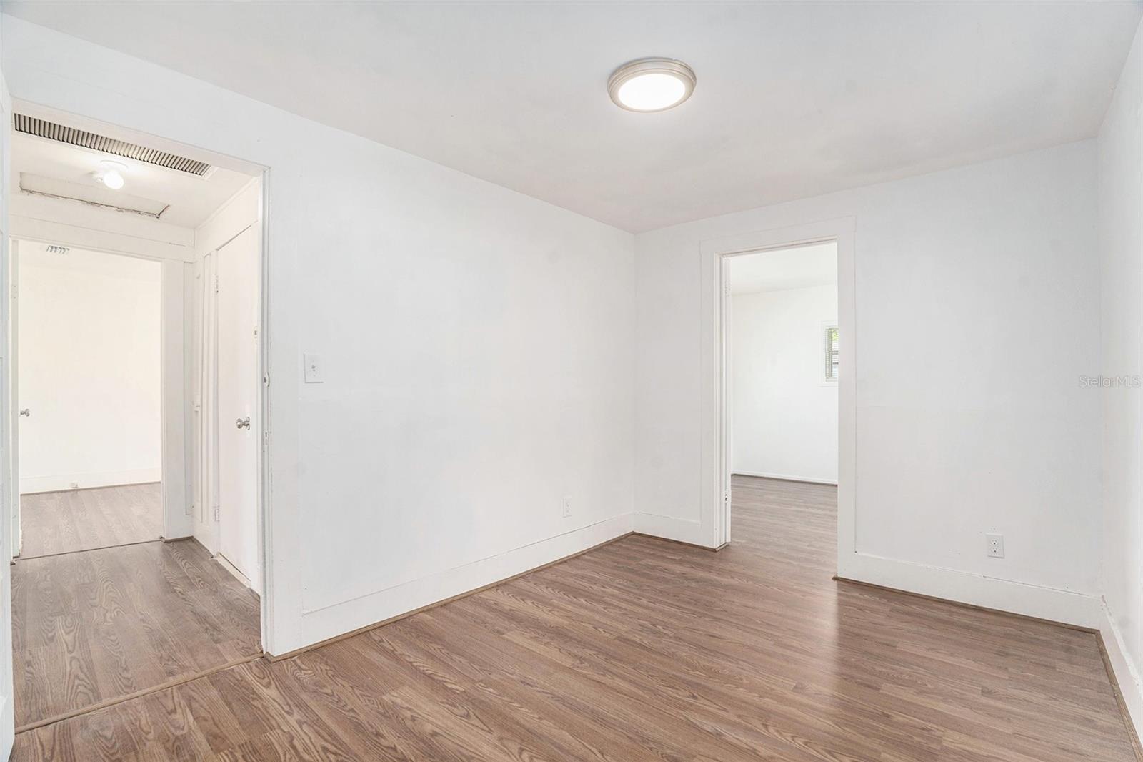 Listing photo id 16 for 3008 Wilder Avenue