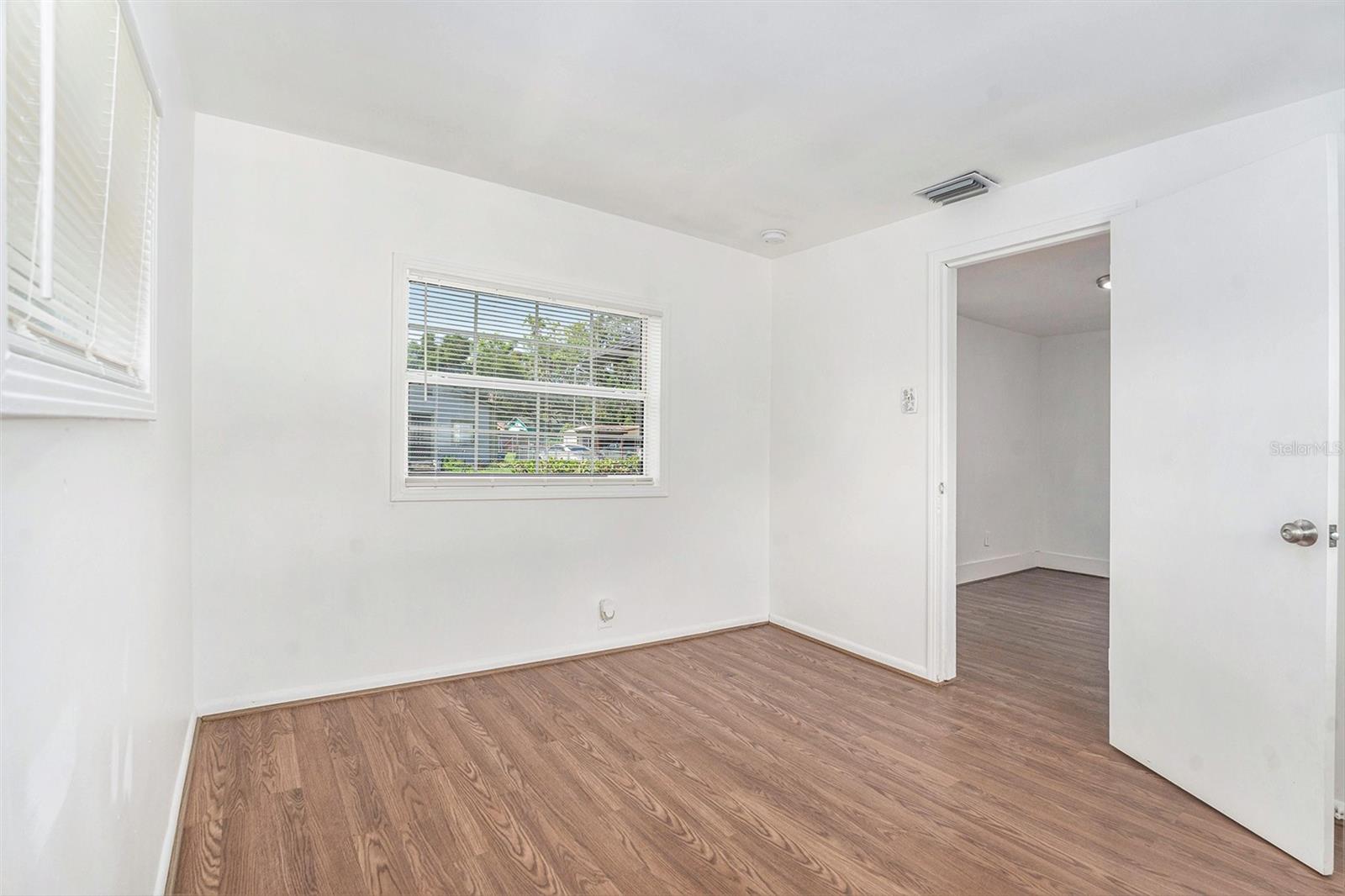 Listing photo id 18 for 3008 Wilder Avenue