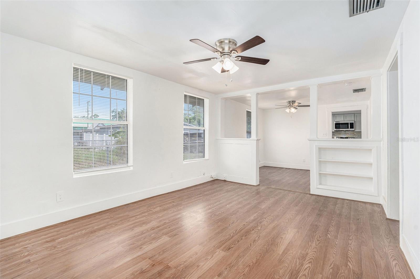 Listing photo id 4 for 3008 Wilder Avenue