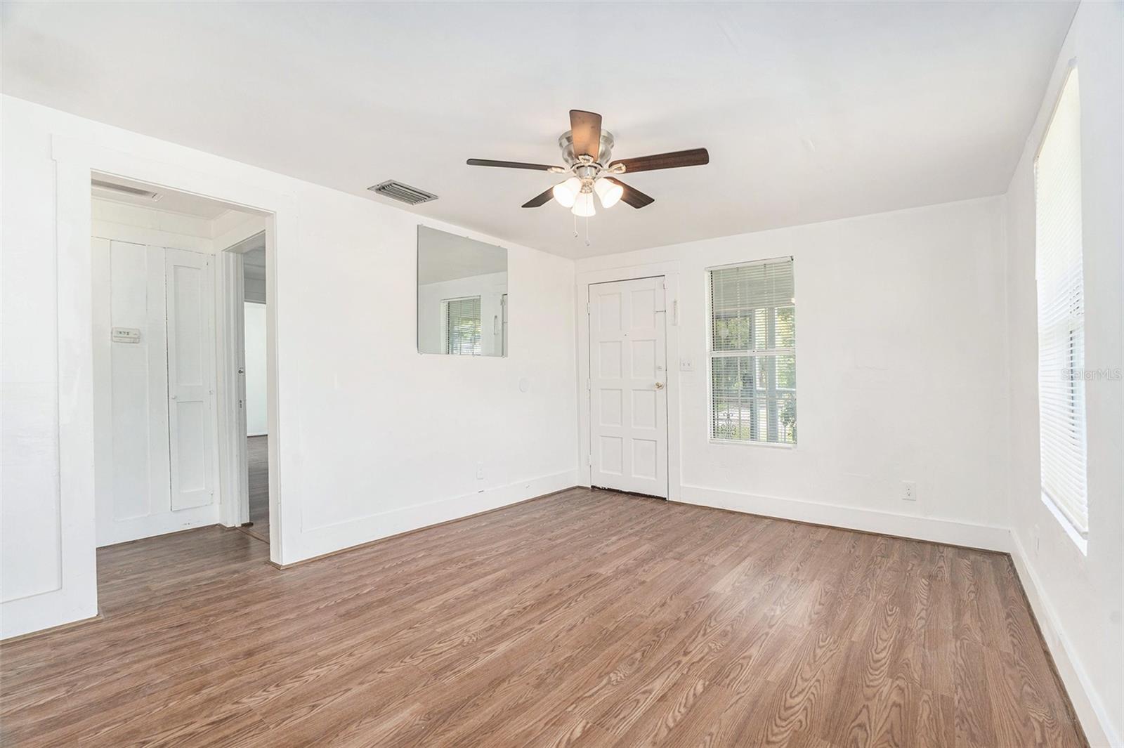 Listing photo id 5 for 3008 Wilder Avenue