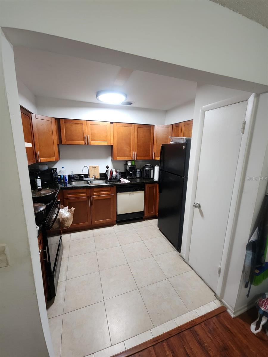 Image 4 of 7 For 7210 Manhattan Avenue 723