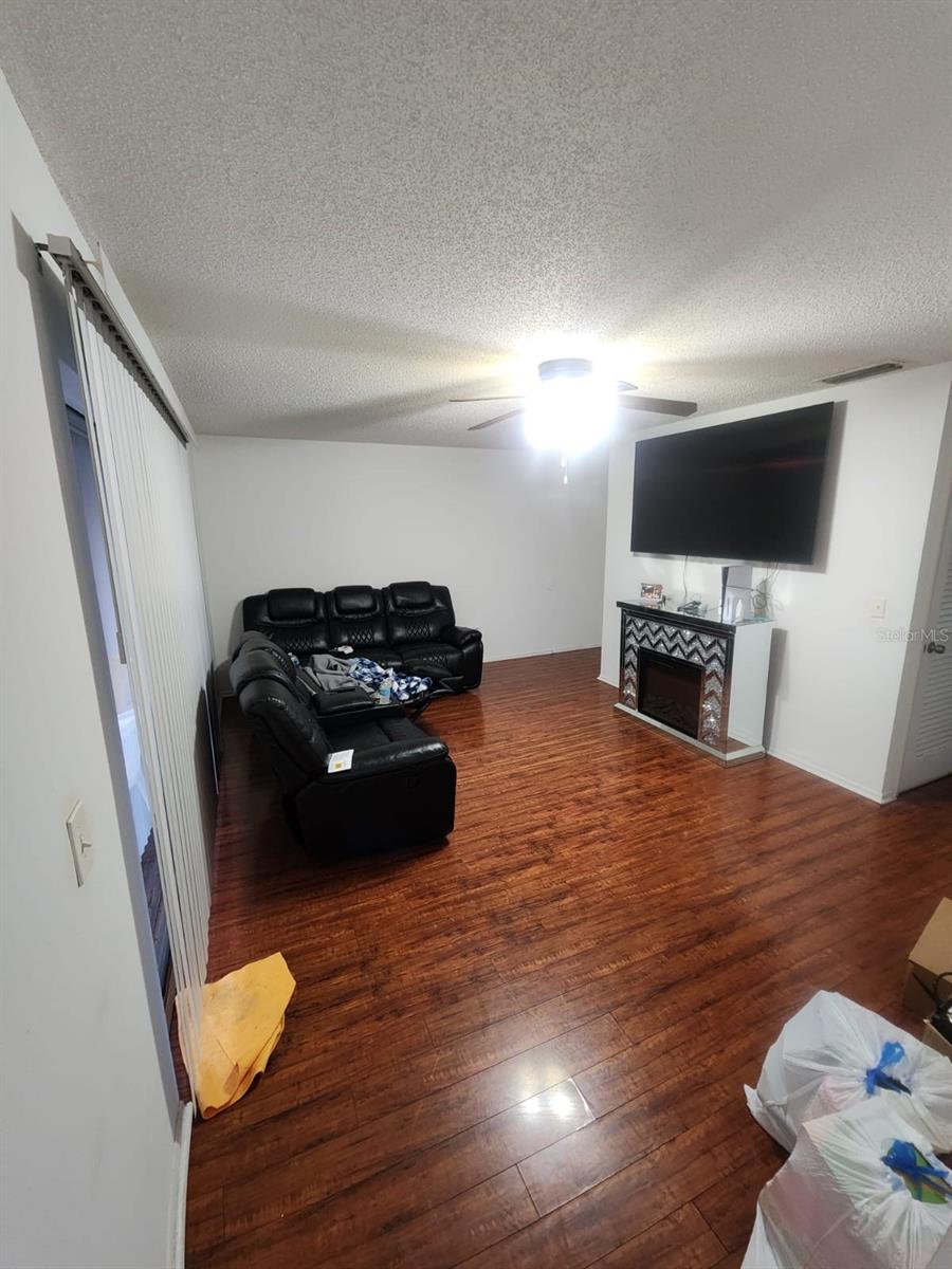 Image 5 of 7 For 7210 Manhattan Avenue 723