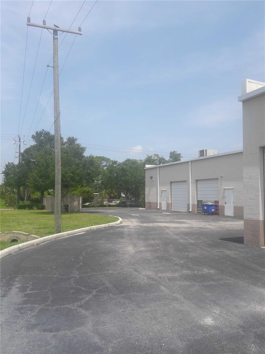 Image 8 of 15 For 515 27th Street E 7