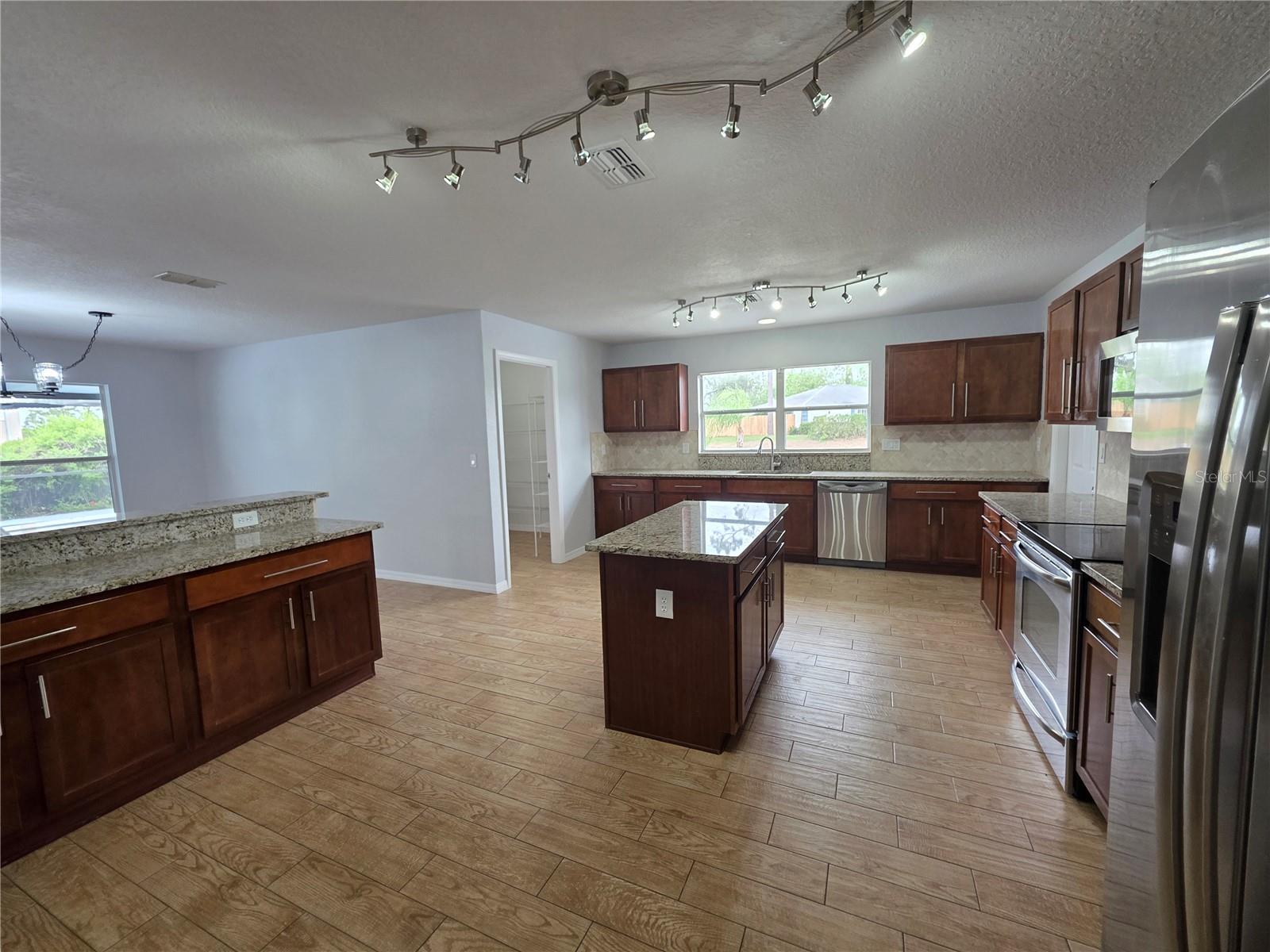 Image 17 of 51 For 13551 Banner Road