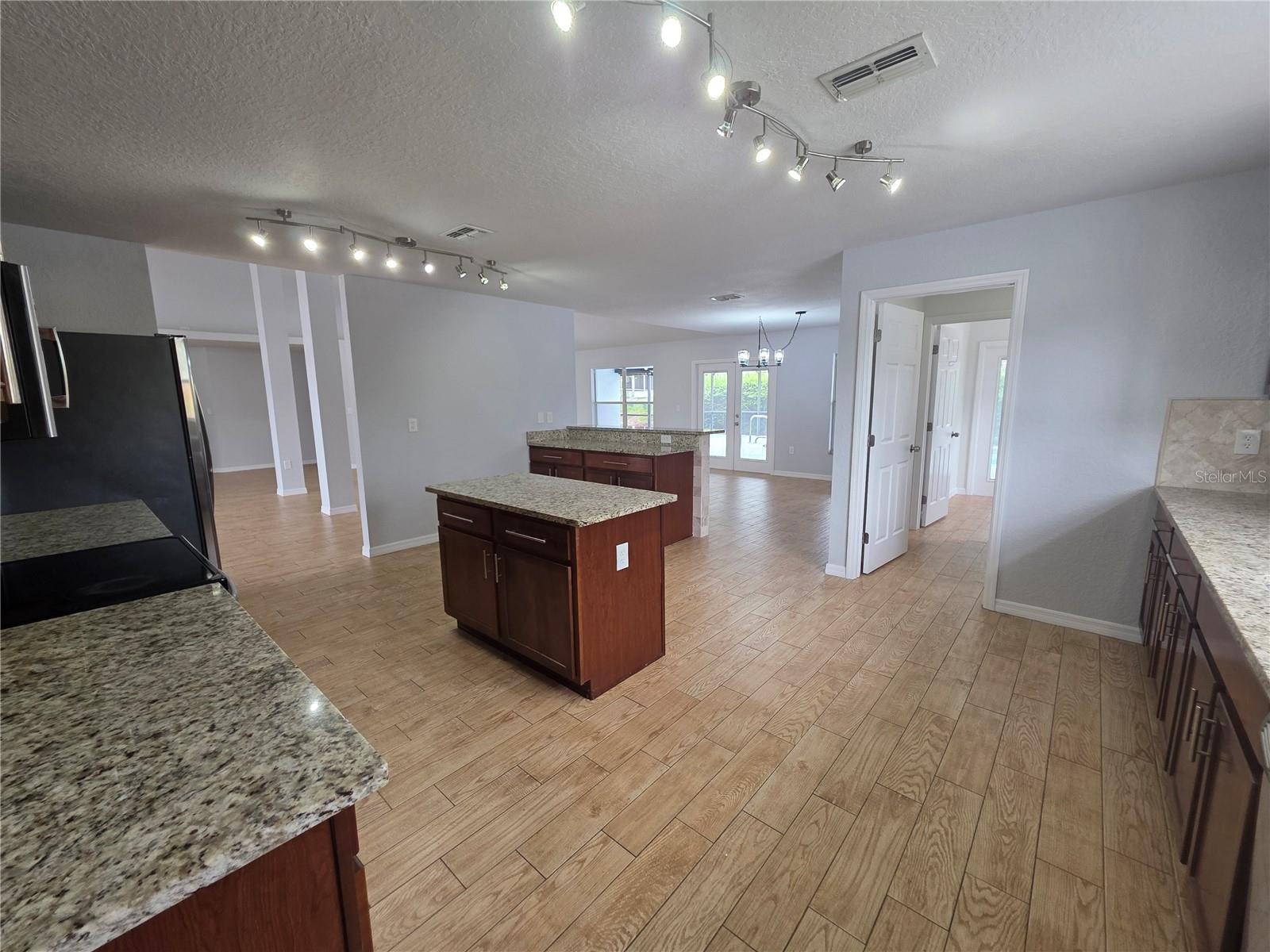 Image 18 of 51 For 13551 Banner Road