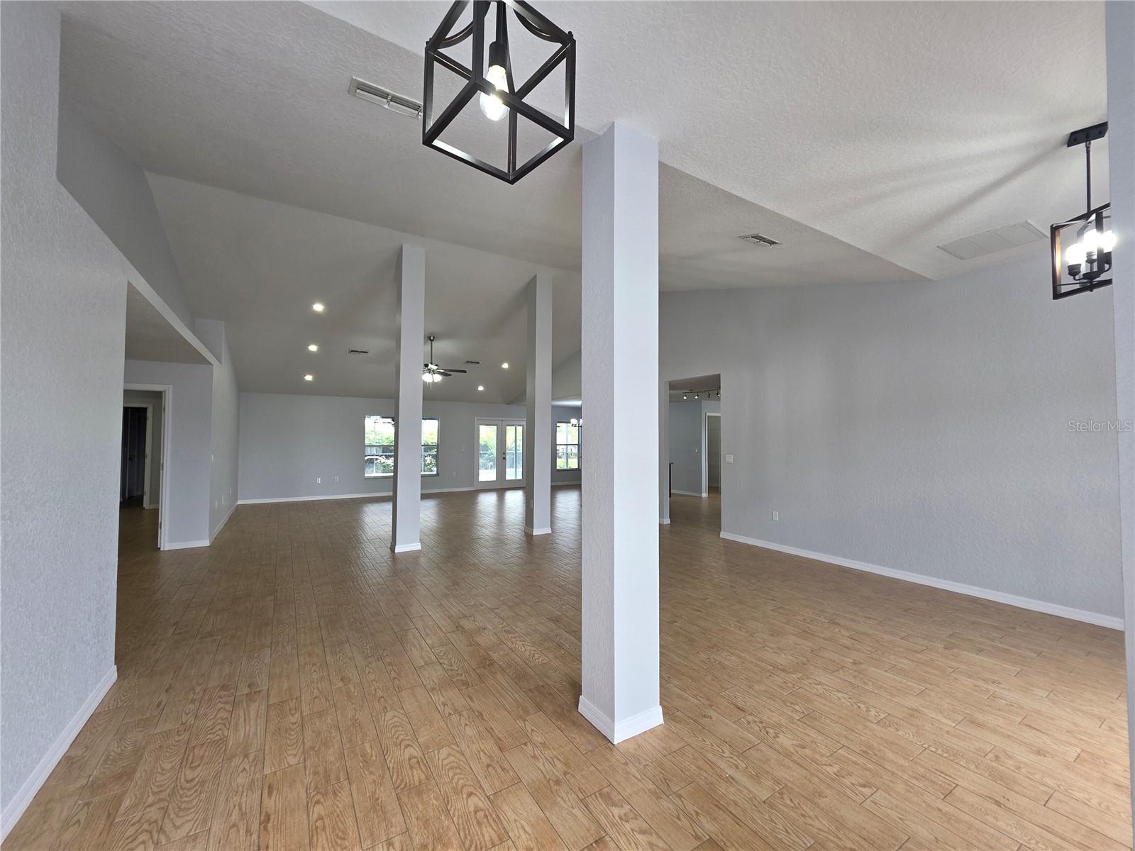 Image 4 of 51 For 13551 Banner Road