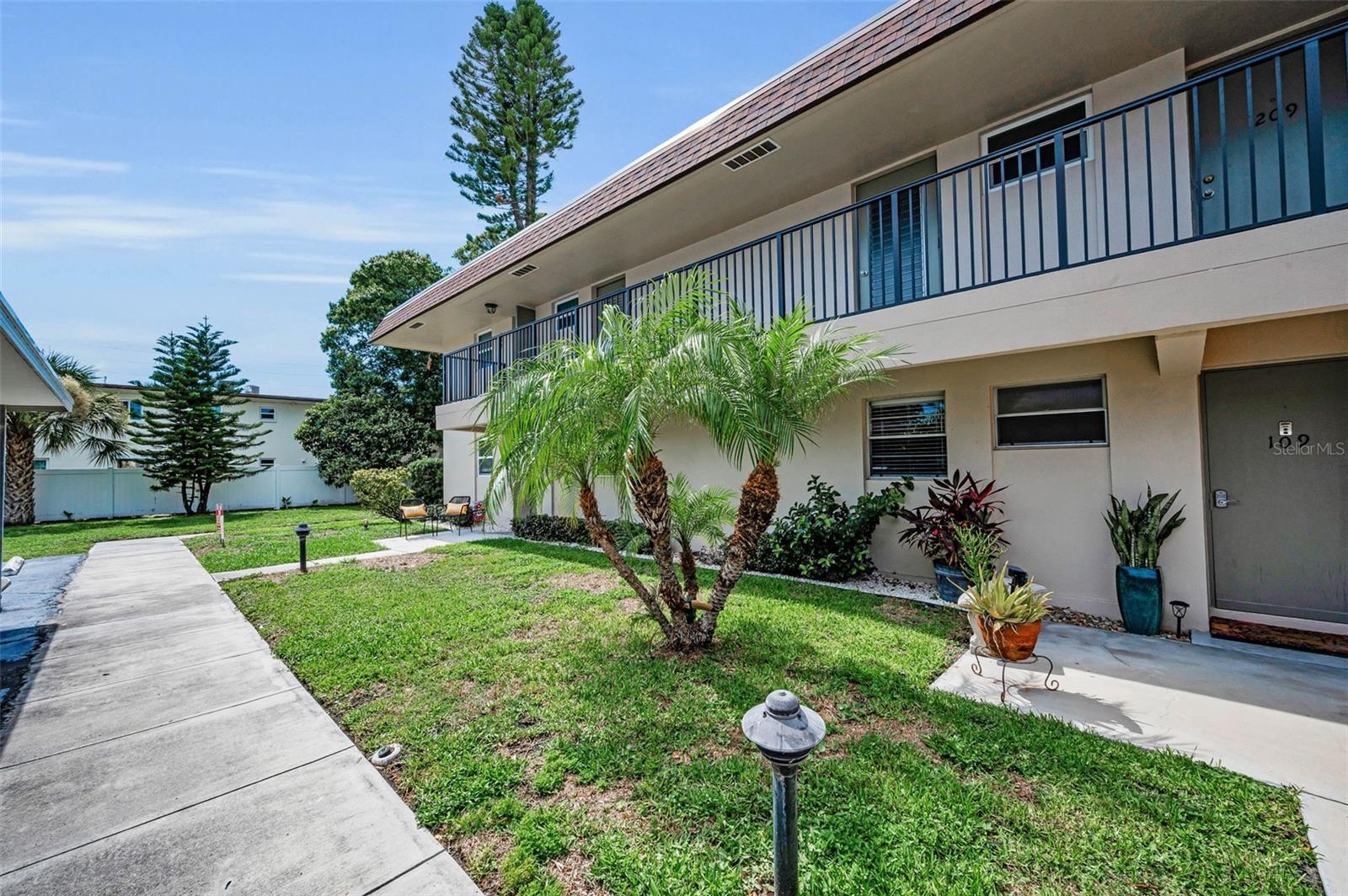 Listing photo id 8 for 9945 47th Avenue N 210