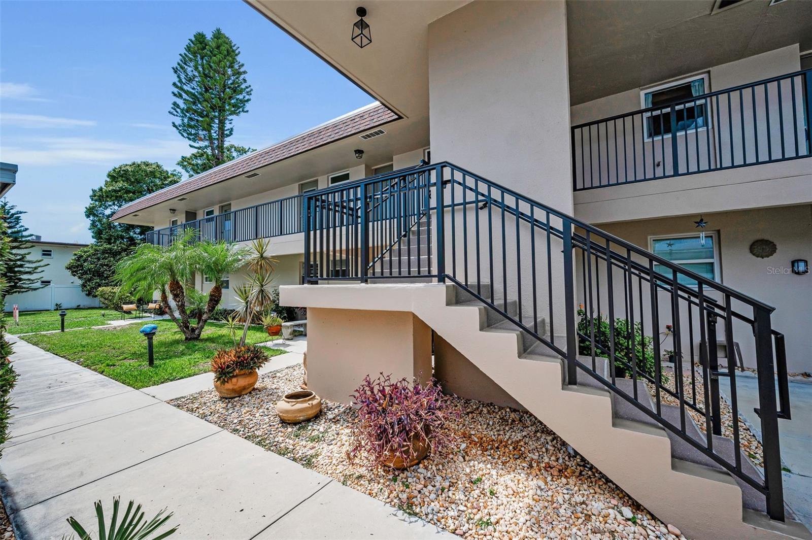 Listing photo id 13 for 9945 47th Avenue N 210