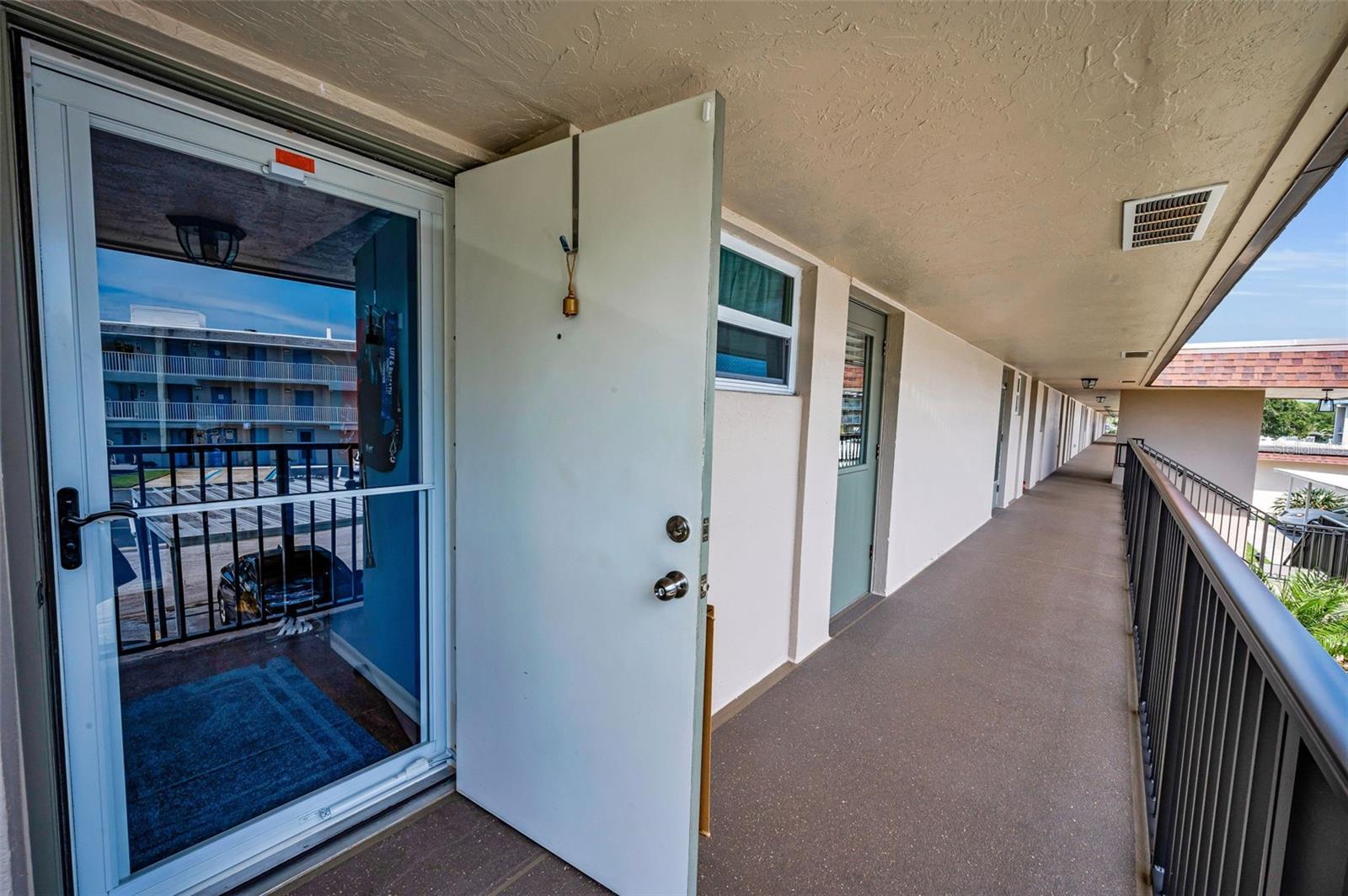 Listing photo id 15 for 9945 47th Avenue N 210