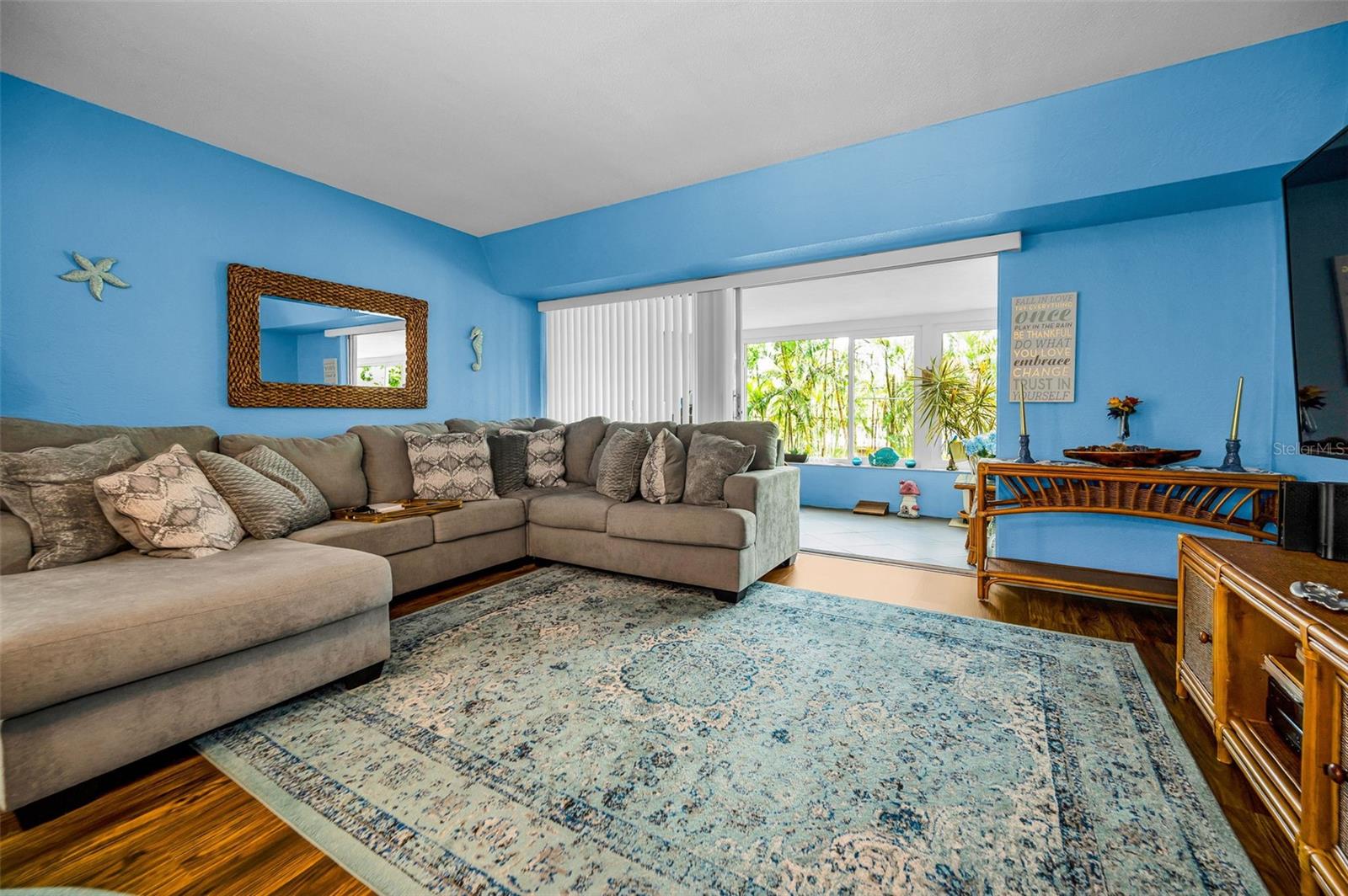 Listing photo id 17 for 9945 47th Avenue N 210