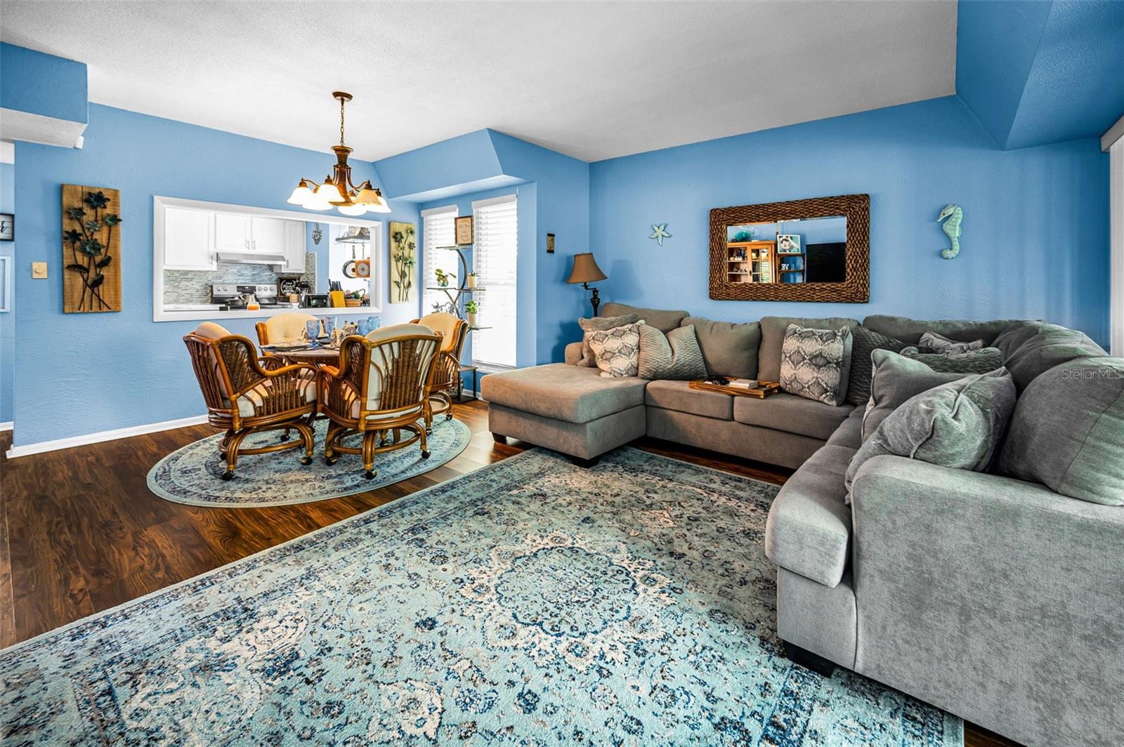 Listing photo id 18 for 9945 47th Avenue N 210