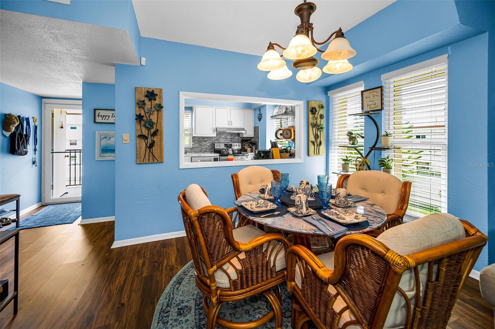 Listing photo id 22 for 9945 47th Avenue N 210