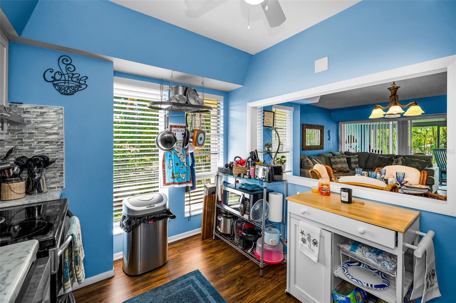 Listing photo id 25 for 9945 47th Avenue N 210