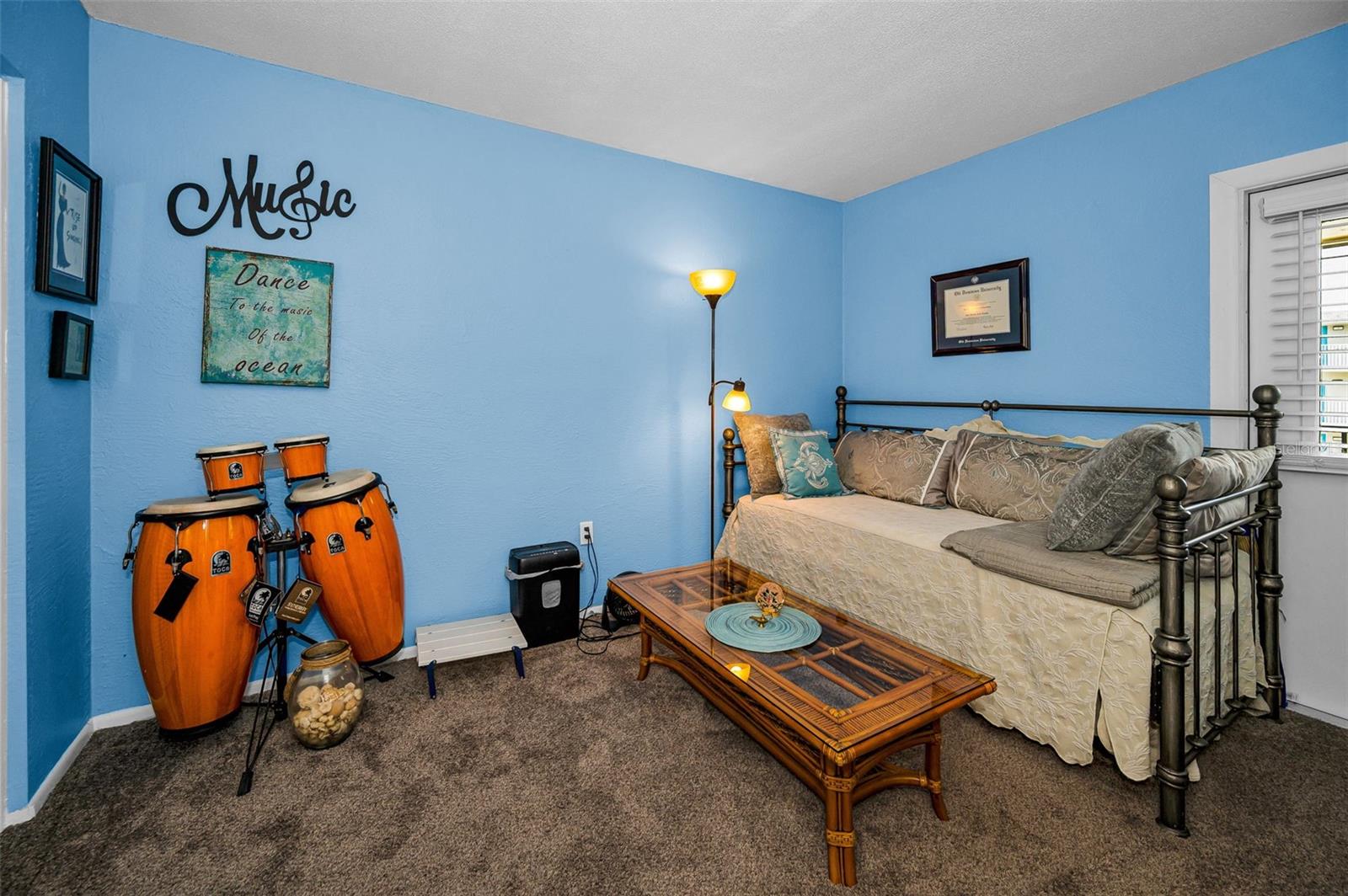 Listing photo id 33 for 9945 47th Avenue N 210