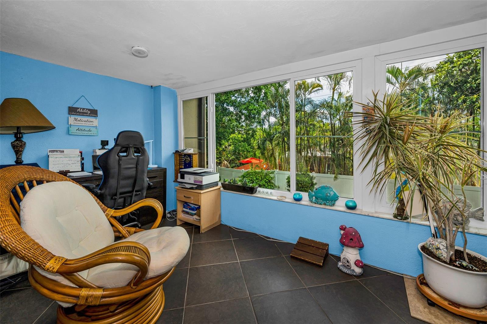 Listing photo id 36 for 9945 47th Avenue N 210