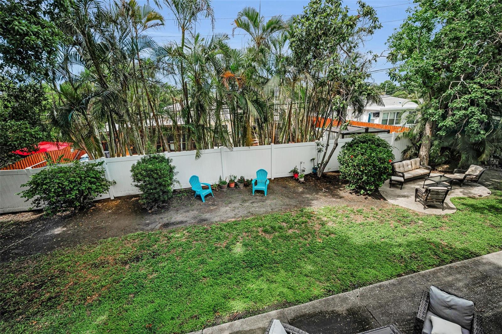 Listing photo id 37 for 9945 47th Avenue N 210